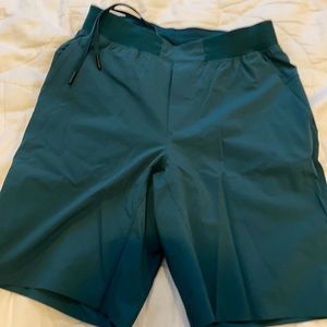 Forest green size small men’s lululemon shorts